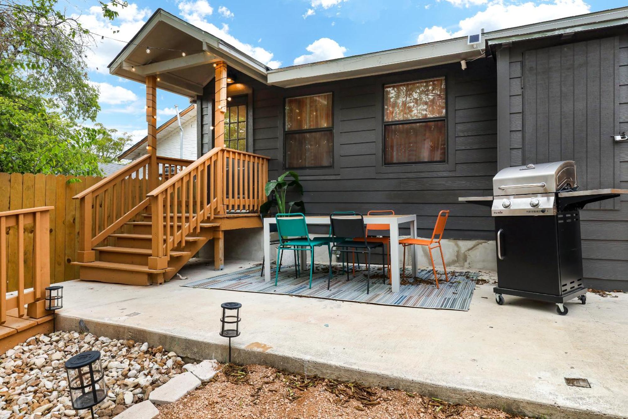 Artsy - A Birdy Vacation Rental San Antonio Exterior photo